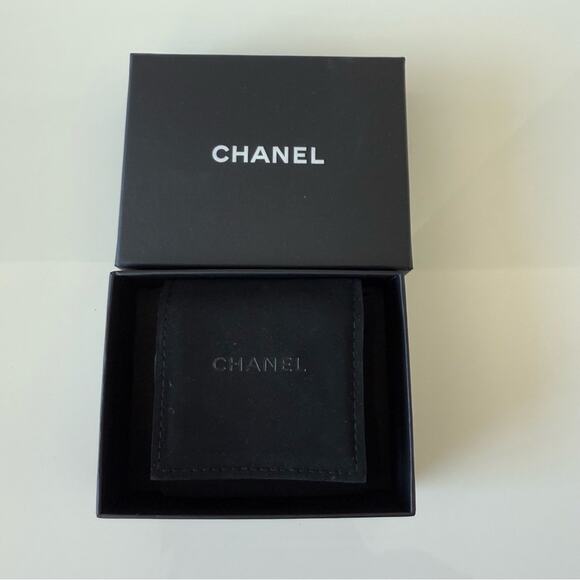 CHANEL tassel brooch Authentic Retail 1550$ - Picture 7 of 8